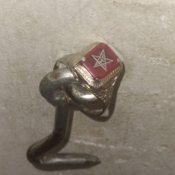 10k White Gold Ring with Red Gemstone - Picture 2 of 4